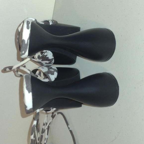 Cow Print Ego Strappy Platform heels size 6 - Picture 4 of 12